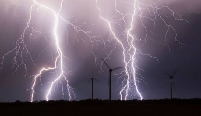 ALERTĂ - Weekend cu vreme EXTREMĂ în România: COD GALBEN de ploi în 32 de județe - furtuniopt-1530940490.jpg