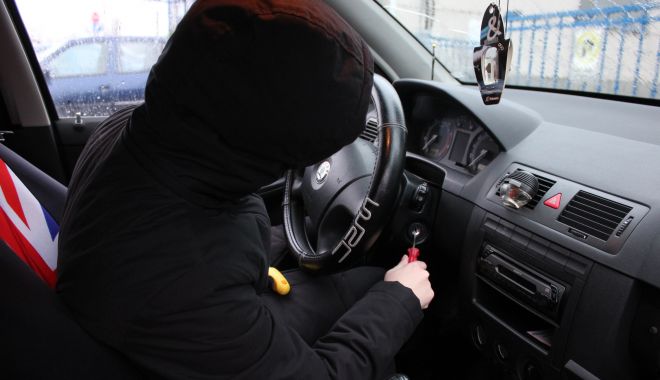 Razie în miez de noapte, pentru prevenirea furturilor din autoturisme - furturiauto-1622828473.jpg