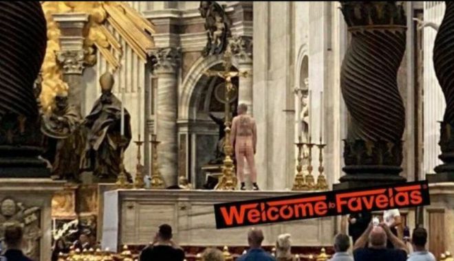 Caz incredibil la Vatican! Un bărbat s-a dezbrăcat în Bazilica Sf. Petru și s-a urcat gol pușcă pe altarul principal