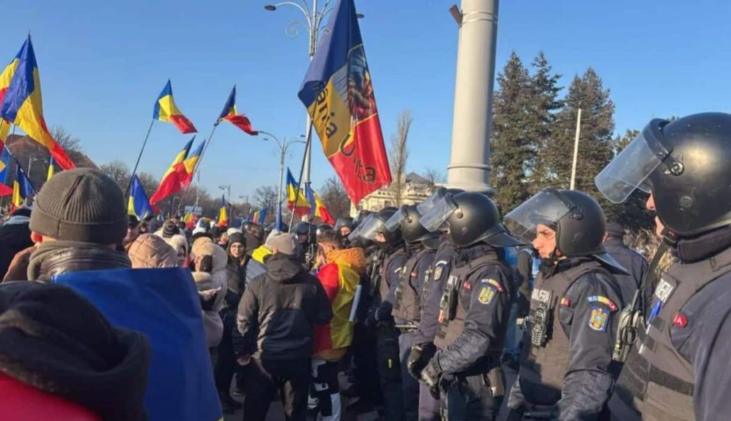 Doi bărbați au fost reținuți după violențele din Piața Victoriei