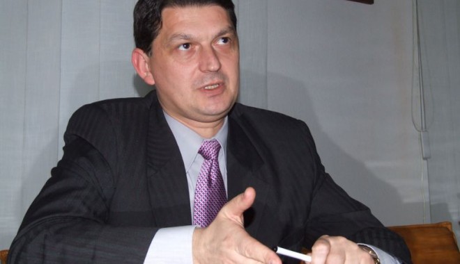 Ministrul Gabriel Berca spune că salariile ar putea fi reîntregite din luna iulie - gabrielberca52-1334957205.jpg