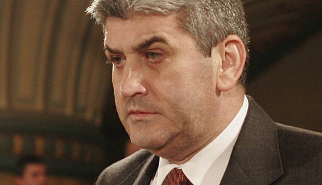 Gabriel Oprea este bunic. Fiica sa i-a dăruit primul nepot - gabrieloprea-1439037301.jpg