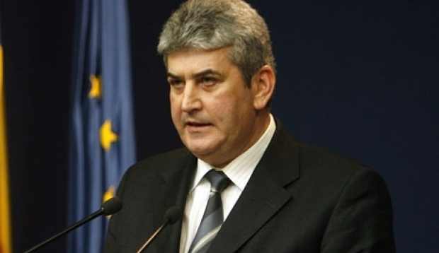 Gabriel Oprea cere ca deszăpezirea drumurilor naționale și județene să fie o prioritate - gabrielopreacerecadeszapezirea-1425568511.jpg