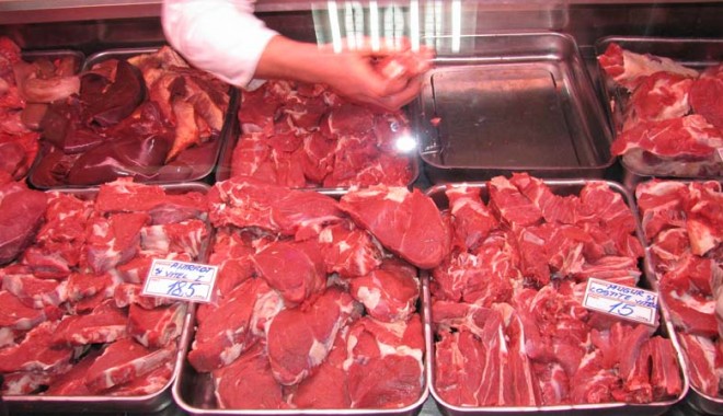 Peste opt tone de carne, aruncate din magazinele constănțene - galantaer-1338932134.jpg