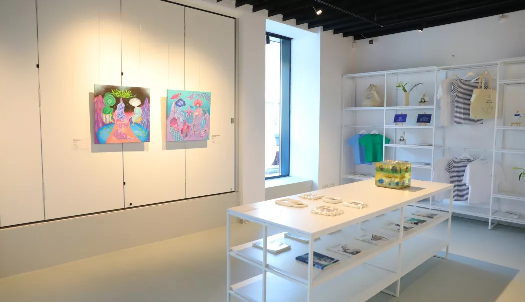 „Sea Sisters”, expoziția care aduce marea și memoria orașului în prim-plan, la Galeria de Artă - galeria-de-arta-1778506400.webp