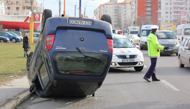 Imagini spectaculoase de la accidentul petrecut la intrare în Constanța (GALERIE FOTO) - galerieaccident-1326888013.jpg