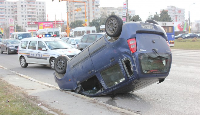 Imagini spectaculoase de la accidentul petrecut la intrare în Constanța (GALERIE FOTO) - galerieaccident1-1326888033.jpg