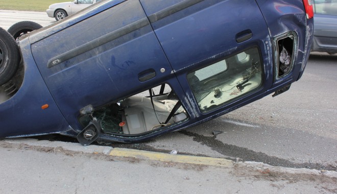 Imagini spectaculoase de la accidentul petrecut la intrare în Constanța (GALERIE FOTO) - galerieaccident2-1326888045.jpg