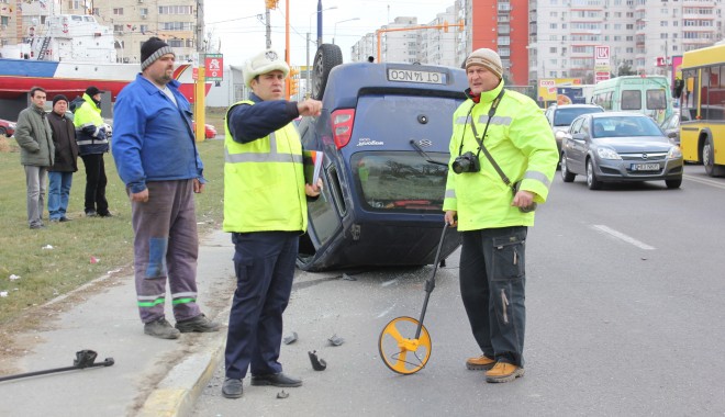 Imagini spectaculoase de la accidentul petrecut la intrare în Constanța (GALERIE FOTO) - galerieaccident7-1326888095.jpg