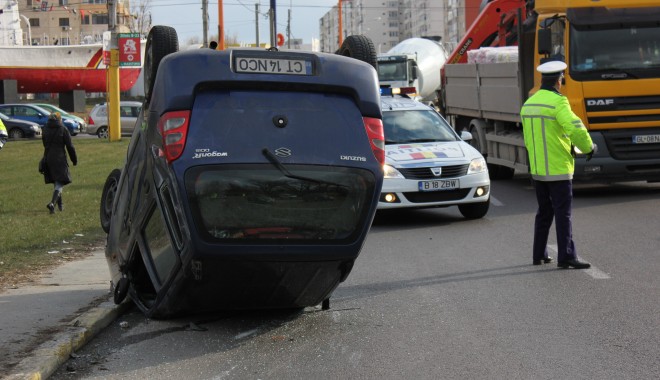 Imagini spectaculoase de la accidentul petrecut la intrare în Constanța (GALERIE FOTO) - galerieaccident9-1326888121.jpg