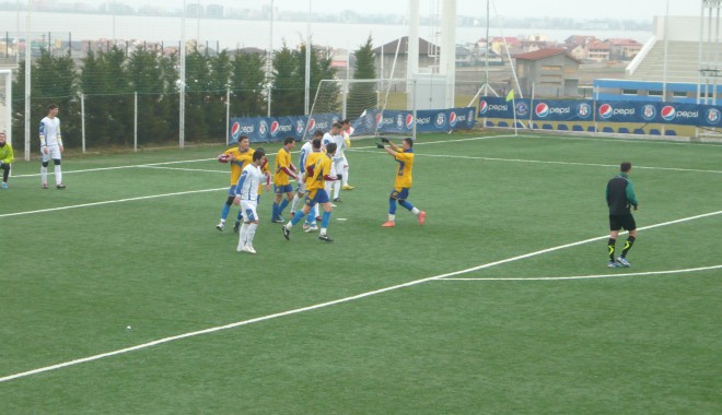 Fotbal. FC Farul, învinsă de Dunărea Călărași: 0-2 / Galerie foto - galeriefotofarulcalarasi3-1360152613.jpg