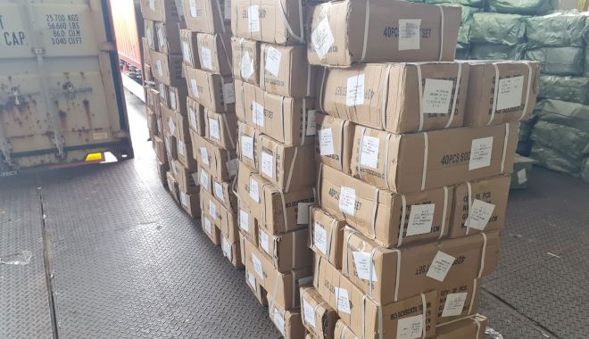 GALERIE FOTO. Mii de bunuri susceptibile a fi contrafăcute, depistate în două containere în Portul Constanța - galeriefotomii-1647598695.jpg