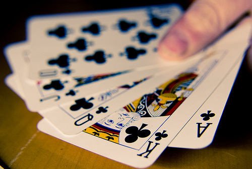 A furat bani  din gestiune  pentru a-i pierde  la jocurile de noroc - gamblingaddiction-1313782469.jpg