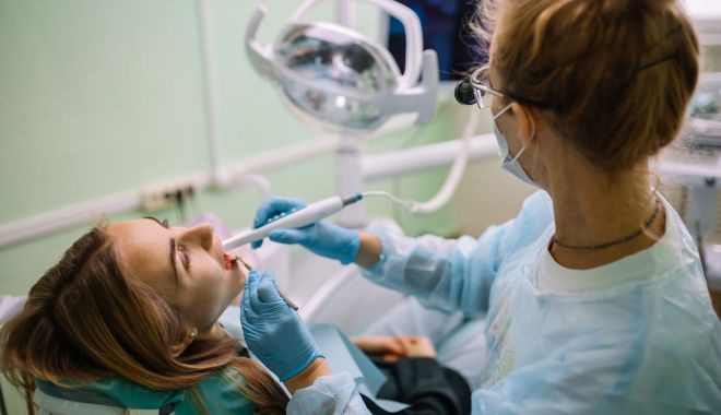 Durerea devine insuportabilă în cazul pacienților cu gangrenă dentară - gangrena-1707310691.jpg