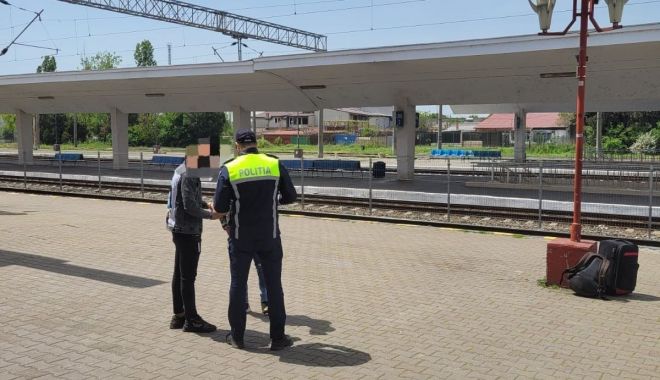 Activități preventive în Gara de Nord. Polițiștii constănțeni au împărțit pliante cu mesajul: “Selfie-ul pe tren ia vieți, nu like-uri!”