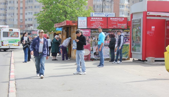 Controale la tarabagii de la Gară. Singurii care au scăpat sunt bișnițarii! - garastatie43vanzatoritigarismena-1367405653.jpg