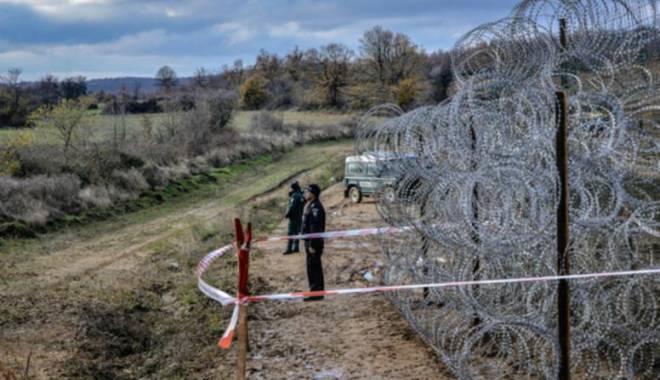 Ungaria a început lucrările pentru construirea gardului la frontiera cu Serbia - gard-1436805909.jpg