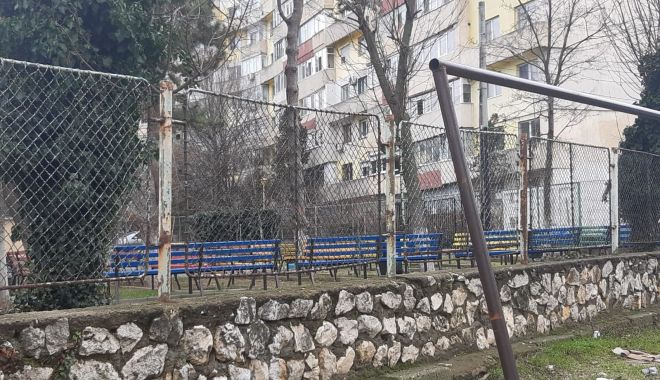 În sfârșit! Gardul Şcolii „Mihai Viteazul”, refăcut după 53 de ani - gard1-1621361035.jpg
