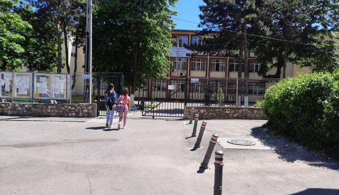 În sfârșit! Gardul Şcolii „Mihai Viteazul”, refăcut după 53 de ani - gard4-1621361046.jpg
