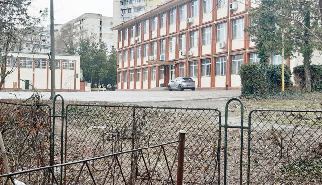 În sfârșit! Gardul Şcolii „Mihai Viteazul”, refăcut după 53 de ani - gard5print-1621360977.jpg