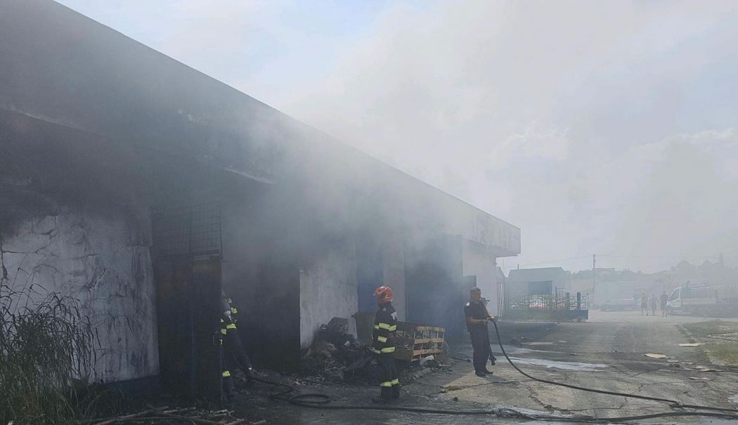 Operator economic, amendat din cauza unui incendiu izbucnit la hala pe care o administra - garda-de-mediu-16-august-1723789431.jpeg
