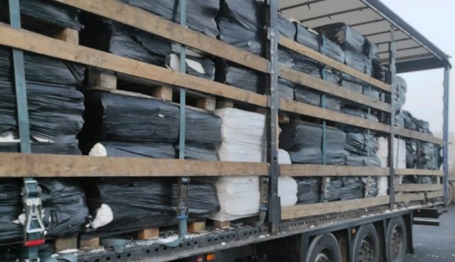 Transporturi cu tone de deșeuri, blocate de către Garda de Mediu la intrarea în țară