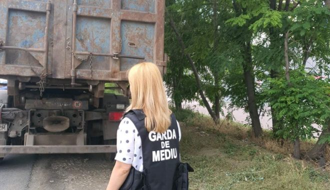 Şofer amendat pentru că transporta deşeuri metalice feroase și neferoase - garda2-1659278961.jpg