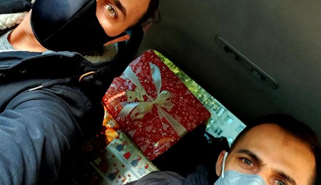 Doi polițiști de frontieră, ajutoarele lui Moș Crăciun la Constanța - gardadonatii1-1607013004.jpg