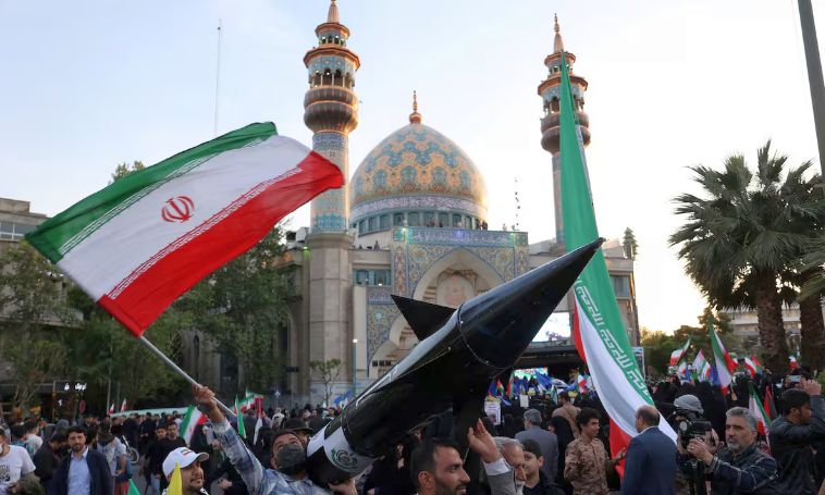 Gardienii Revoluţiei: Iranul şi-ar putea revizui doctrina nucleară - gardienii-1713549340.jpg