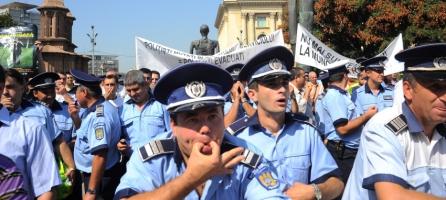 Gardienii din penitenciare ies în stradă - gardieniidinpenitenciare-1439284436.jpg
