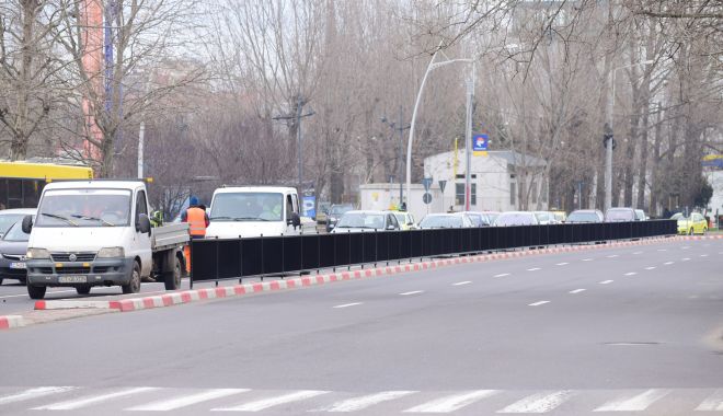 GALERIE FOTO / Premieră la Constanța ! Garduri pe mijlocul străzii pentru protecția pietonilor - gardpietonistradasoveja1-1518099428.jpg