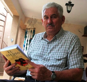 Mandat de arestare pentru generalul  care l-a capturat pe Che Guevara - garypradosalmon-1349986030.jpg