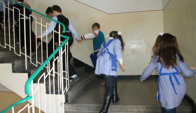 Elevii s-au întors în bănci! Iată când vor fi din nou în vacanță - gatavacanta-1384161419.jpg