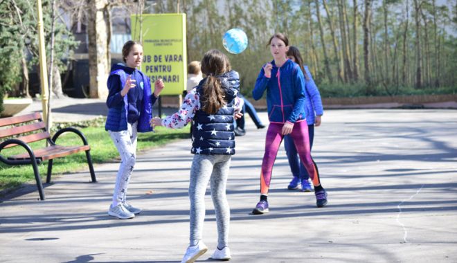 Gata vacanța de primăvară! Elevii se întorc, astăzi, la școală - gatavacanta-1523376555.jpg