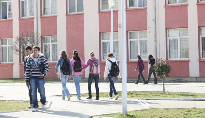 Gata cu vacanța! Începe  semestrul al doilea și vin examenele - gatavacanta1-1455459374.jpg