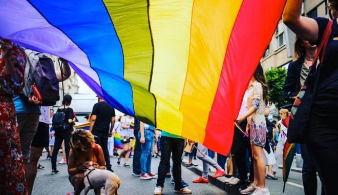 România, obligată la recunoaşterea căsătoriilor gay. Ce sancţiuni riscă ţara noastră dacă nu-şi schimbă legislaţia - gay-1674151286.jpg