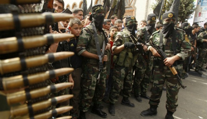 Jihadiștii scot crucile din biserici - gazamilitants617x462-1407418704.jpg