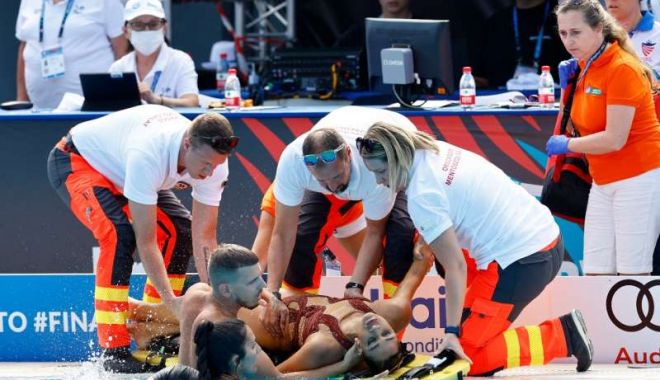 MOMENTE DE PANICĂ LA CAMPIONATELE MONDIALE! O sportivă a fost salvată de la înec de antrenoarea sa