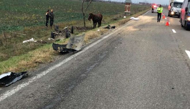 Două victime, în urma coliziunii dintre un microbuz şi o căruţă nesemnalizată - gbadea7nov2022ntaccidentdn15mano-1667805366.jpg