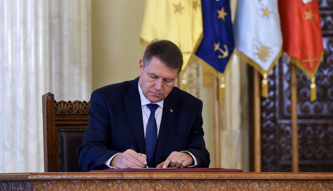 Klaus Iohannis a promulgat legea ce interzice referirile la identitatea de gen în școli - gen-1594811862.jpg