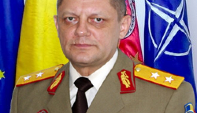 Ceremonia de predare a funcției de șef al Statului Major al Forțelor Terestre - generalulmaiormirceasavu-1389080932.jpg
