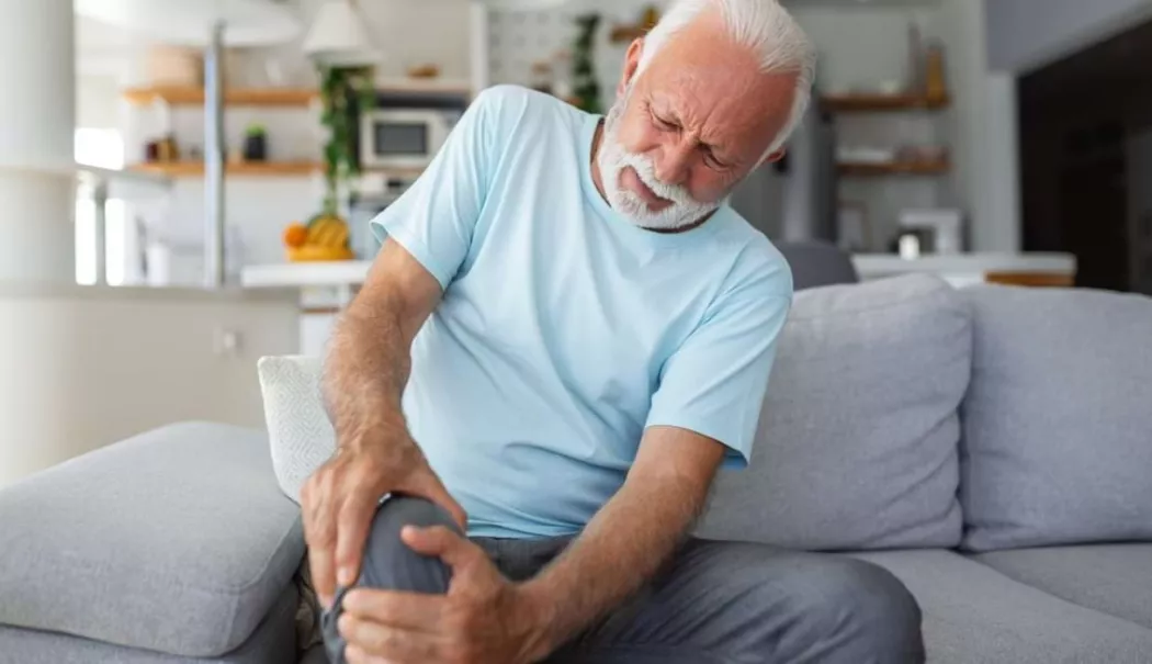 Semnele care arată că „apa la genunchi” nu este o problemă banală