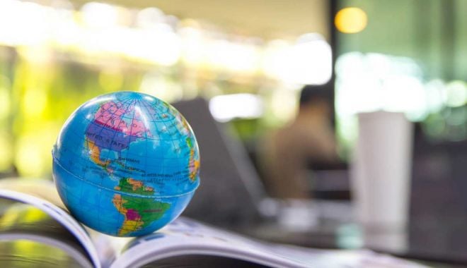 Geografii se reunesc la Constanţa, în cadrul unei conferinţe naţionale - geografii2-1631123170.jpg