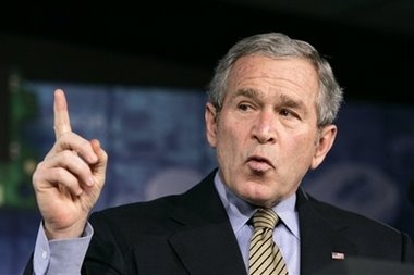 George W. Bush va deveni bunic! - georgebushfingerupraised-1355327208.jpg