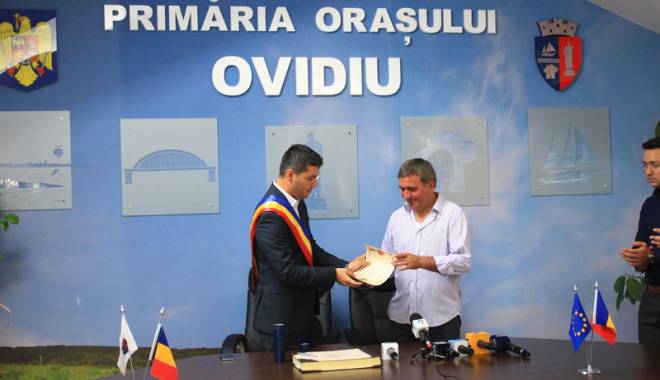 Primarul din Ovidiu, George Scupra,  i-a conferit titlul de cetățean de onoare lui Gheorghe Hagi - georgescupragheorghehagi9-1436459722.jpg