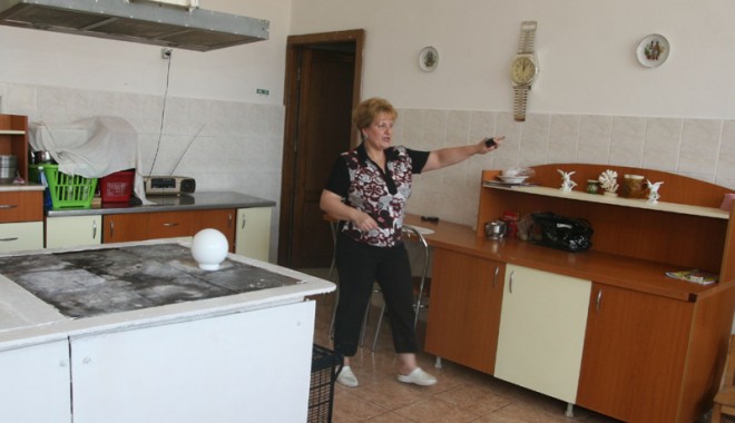 Cât se plătește pentru un post de director în școlile constănțene - georgetaadam-1315251434.jpg
