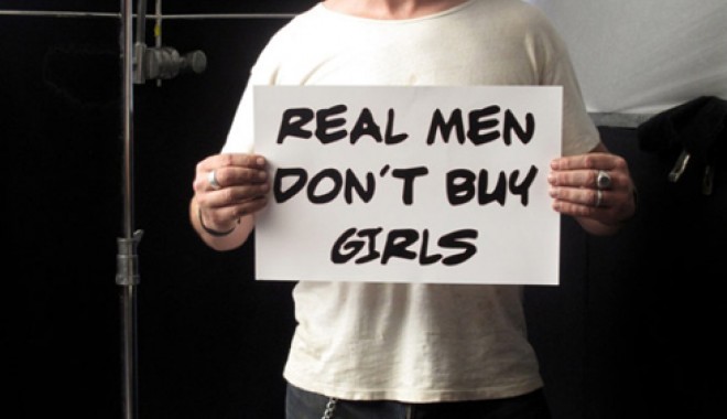 Gerard Butler, mesaj sugestiv pentru dușmanii  Mădălinei Ghenea - gerardbutler-1353504432.jpg