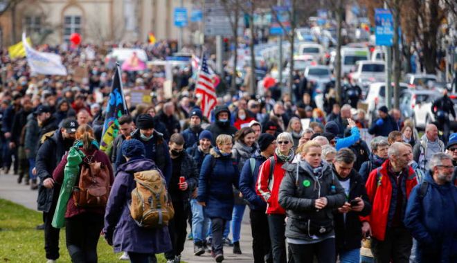 Berlin. Protest al organizaţiilor de mediu privind ameninţarea care vizează Antarctica - germaniaprotest-1653833208.jpg