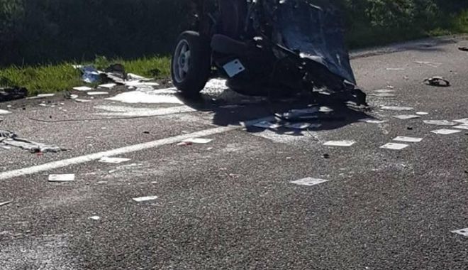 TRAGEDIE RUTIERĂ! ȘOFER MORT PE LOC, DUPĂ CE A INTRAT CU MAȘINA PE CONTRASENS - getimg-1525329158.jpg