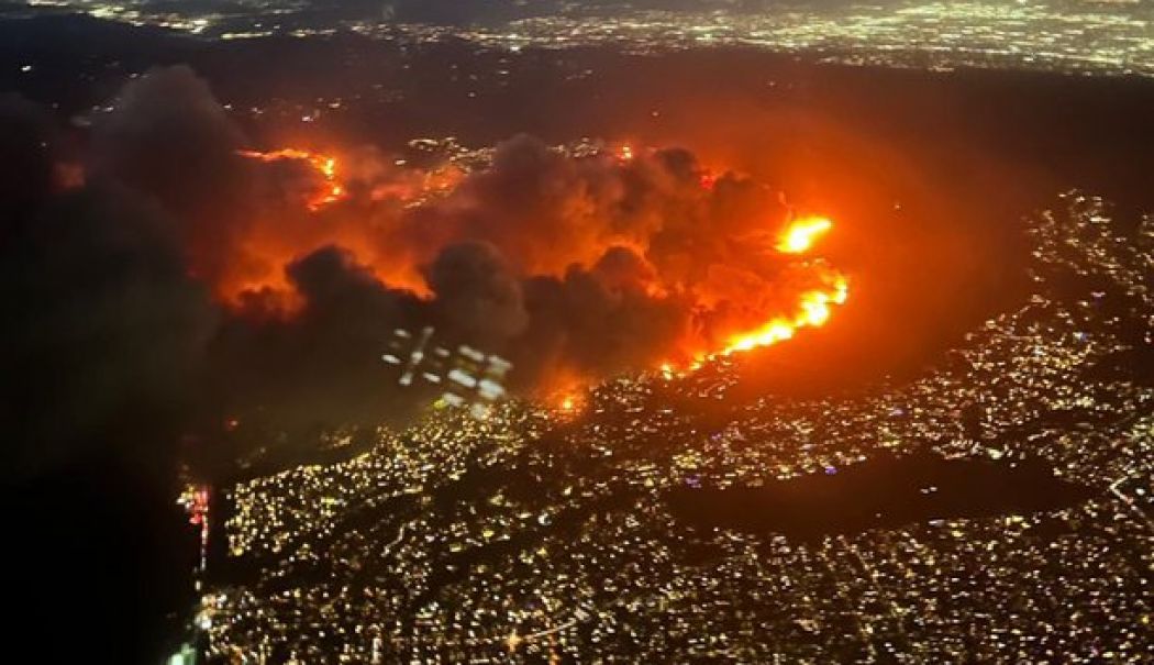 Imagini apocaliptice! Malibu, oraşul bogaţilor, a luat foc - ggvndoasaa6prk-1736334619.jpg